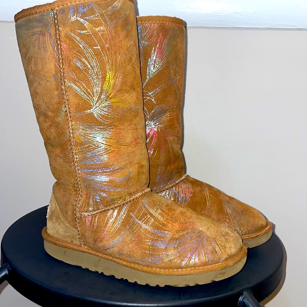 UGGS Tall Rainbow Palm Tree Leaf Kid’s Sz. 4 Pre-owned